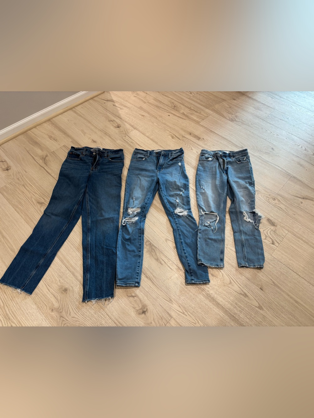 Abercrombie and Fitch women jeans. Size 2s. Straight, skinny and cropped.